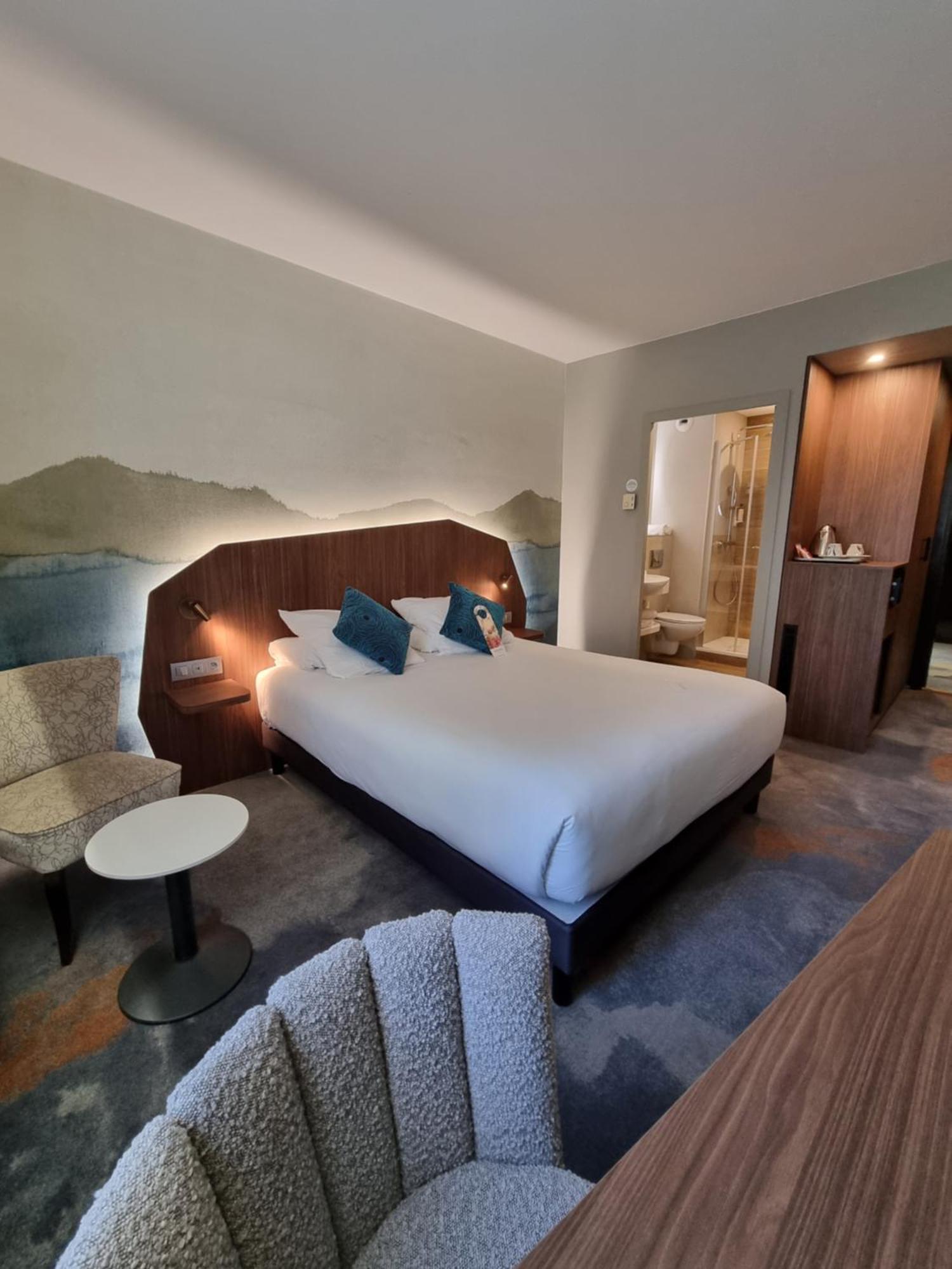 Privilege Room with One King Bed and One Sofa Bed with Balcony